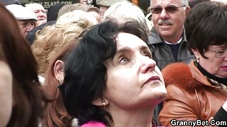 ბიუსტი წიწილა, რომელ ...
