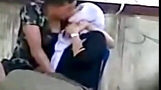 საზიზღარი ქერა თამაშ ...
